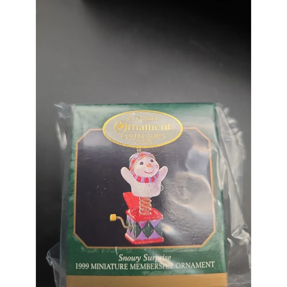 MINATURE 1999 Hallmark Keepsake Membership Club Ornament SNOWY SURPRISE NEW!